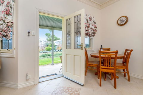 Barossa Vineyard Cottages - Accommodation Main Beach 19