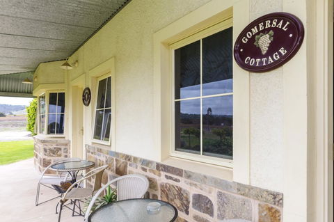 Barossa Vineyard Cottages - Accommodation Main Beach 11