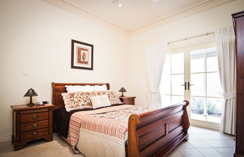 Barossa Vineyard Cottages - Accommodation Main Beach 32