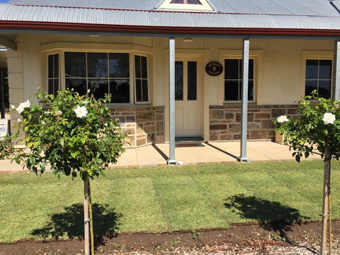 Barossa Vineyard Cottages - Accommodation Main Beach 44