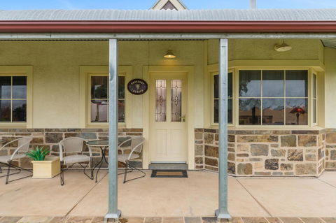 Barossa Vineyard Cottages - Accommodation Main Beach 28