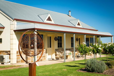 Barossa Vineyard Cottages - Accommodation Main Beach 0