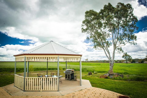 Barossa Vineyard Cottages - Accommodation Main Beach 42