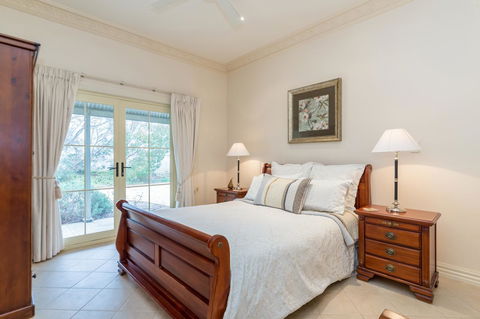 Barossa Vineyard Cottages - Accommodation Main Beach 12
