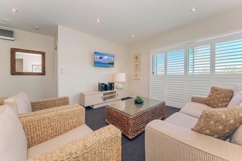 Pacific Blue 278-265 Sandy Pt Rd- Dual Key Access, Wifi, Linen And Air Conditioning - Accommodation Main Beach 4