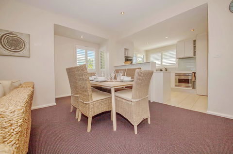 Pacific Blue 278-265 Sandy Pt Rd- Dual Key Access, Wifi, Linen And Air Conditioning - Accommodation Main Beach 6
