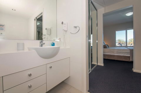 Pacific Blue 278-265 Sandy Pt Rd- Dual Key Access, Wifi, Linen And Air Conditioning - Accommodation Main Beach 12