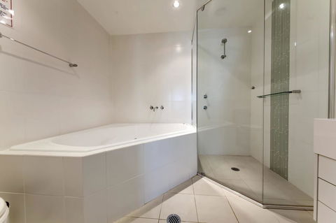 Pacific Blue 278-265 Sandy Pt Rd- Dual Key Access, Wifi, Linen And Air Conditioning - Accommodation Main Beach 11