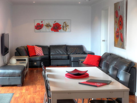 Home On Torrens - Accommodation Main Beach 24