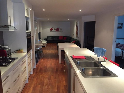 Home On Torrens - Accommodation Main Beach 1