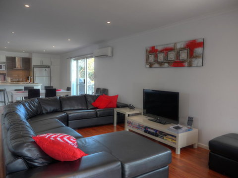 Home On Torrens - Accommodation Main Beach 26
