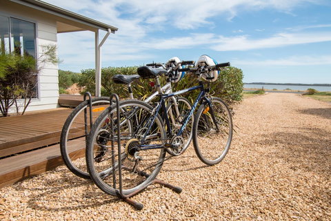 Coorong Waterfront Retreat - Accommodation Main Beach 5