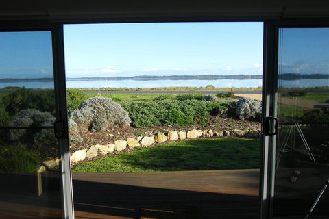 Coorong Waterfront Retreat - Accommodation Main Beach 20