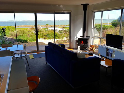 Coorong Waterfront Retreat - Accommodation Main Beach 0