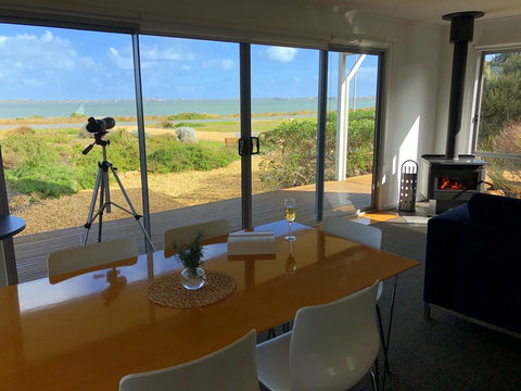 Coorong Waterfront Retreat - Accommodation Main Beach 7