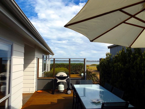 Coorong Waterfront Retreat - Accommodation Main Beach 17