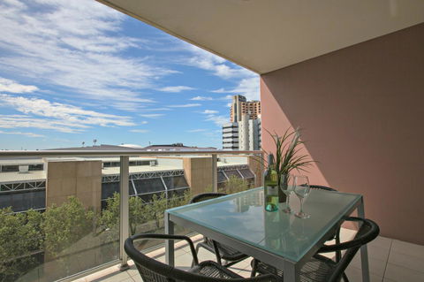 Adelaide DressCircle Apartments - North Terrace - Accommodation Main Beach 1