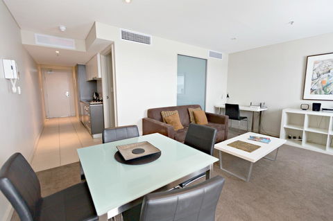 Adelaide DressCircle Apartments - North Terrace - Accommodation Main Beach 12
