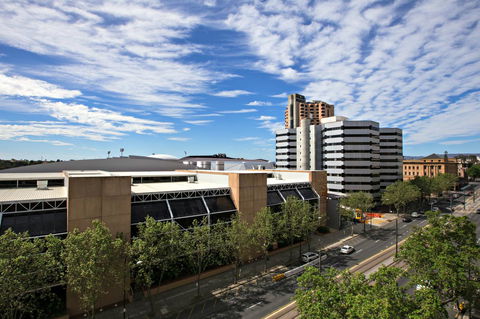 Adelaide DressCircle Apartments - North Terrace - Accommodation Main Beach 35