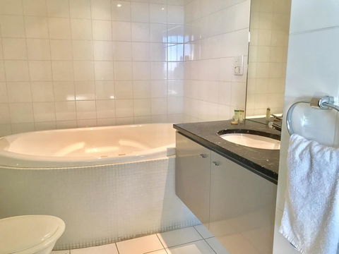 Adelaide DressCircle Apartments - North Terrace - Accommodation Main Beach 6