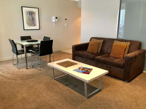Adelaide DressCircle Apartments - North Terrace - Accommodation Main Beach 10