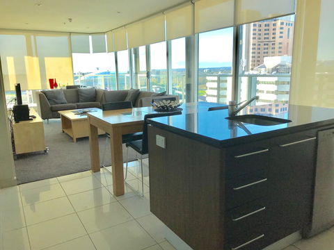 Adelaide DressCircle Apartments - North Terrace - Accommodation Main Beach 3
