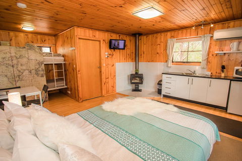 Seppelts View Cabins - Accommodation Main Beach 23