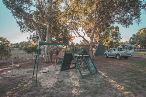 Seppelts View Cabins - Accommodation Main Beach 12
