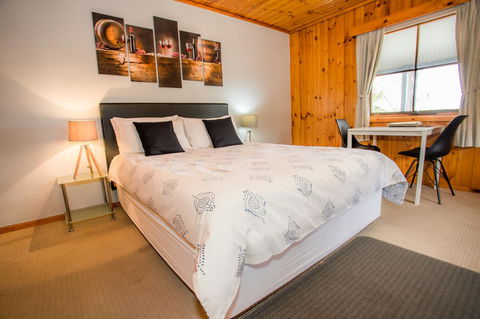 Seppelts View Cabins - Accommodation Main Beach 13