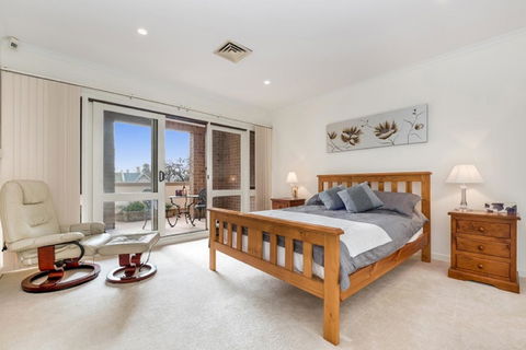 Adelaide Style Accommodation-Close To City-North Adelaide-3 Bdrm- FREE Parking - Accommodation Main Beach 14