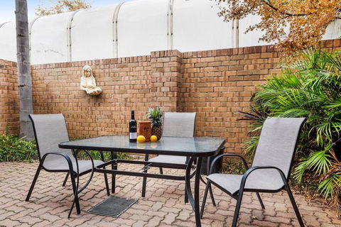 Adelaide Style Accommodation-Close To City-North Adelaide-3 Bdrm- FREE Parking - Accommodation Main Beach 24