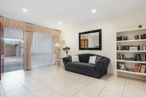 Adelaide Style Accommodation-Close To City-North Adelaide-3 Bdrm- FREE Parking - Accommodation Main Beach 7