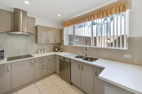 Adelaide Style Accommodation-Close To City-North Adelaide-3 Bdrm- FREE Parking - Accommodation Main Beach 9