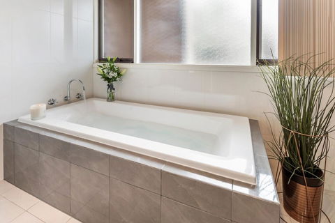 Adelaide Style Accommodation-Close To City-North Adelaide-3 Bdrm- FREE Parking - Accommodation Main Beach 2