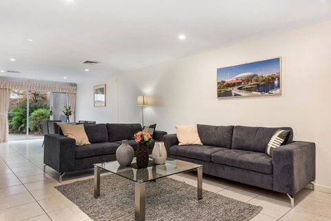 Adelaide Style Accommodation-Close To City-North Adelaide-3 Bdrm- FREE Parking - Accommodation Main Beach 0
