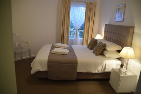 Spacious 4 BR And 2 Bathrooms City Apartment - Accommodation Main Beach 17