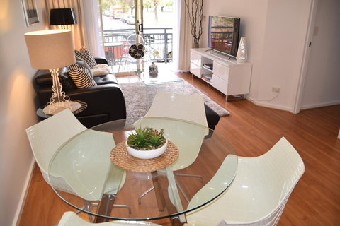 Spacious 4 BR And 2 Bathrooms City Apartment - Accommodation Main Beach 14