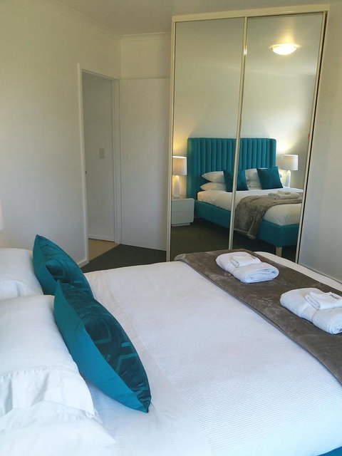 Spacious 4 BR And 2 Bathrooms City Apartment - Accommodation Main Beach 15