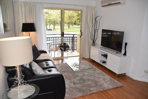 Spacious 4 BR And 2 Bathrooms City Apartment - Accommodation Main Beach 16