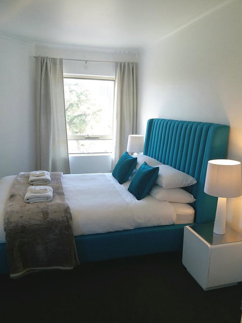 Spacious 4 BR And 2 Bathrooms City Apartment - Accommodation Main Beach 11