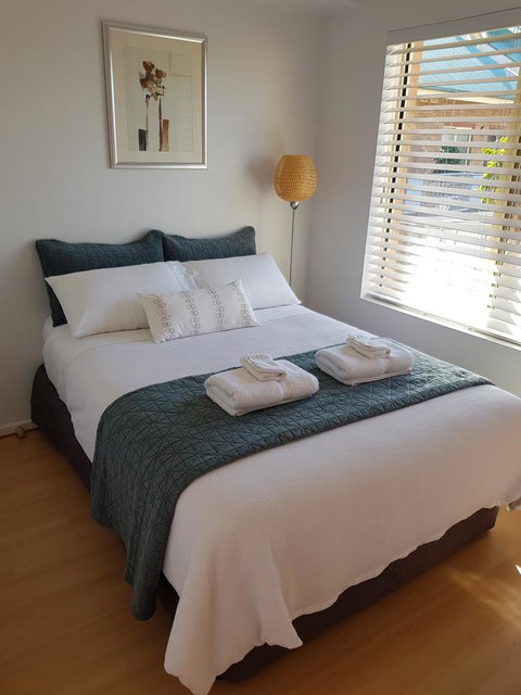 Spacious 4 BR And 2 Bathrooms City Apartment - Accommodation Main Beach 6