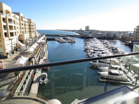 Lights Landing Apartments - Accommodation Main Beach 4
