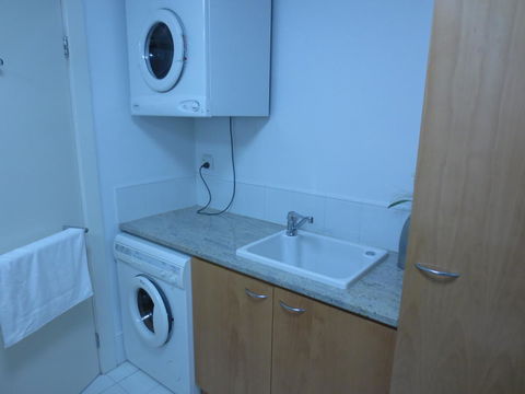 Lights Landing Apartments - Accommodation Main Beach 10