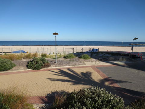 Lights Landing Apartments - Accommodation Main Beach 17