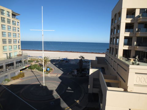 Lights Landing Apartments - Accommodation Main Beach 15