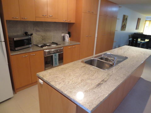 Lights Landing Apartments - Accommodation Main Beach 21