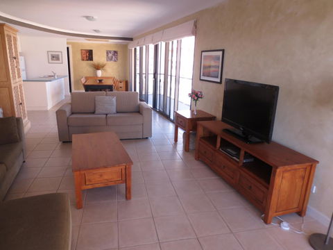 Lights Landing Apartments - Accommodation Main Beach 18