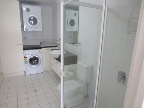 Lights Landing Apartments - Accommodation Main Beach 36