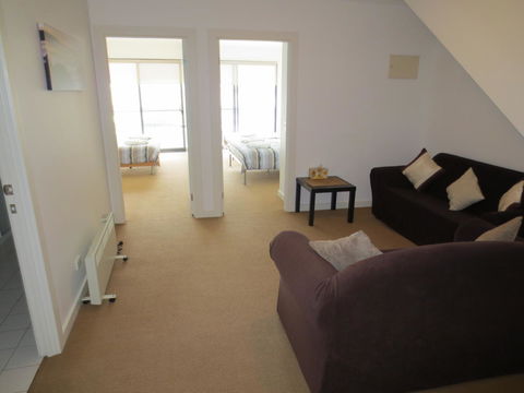 Lights Landing Apartments - Accommodation Main Beach 35