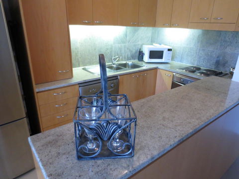 Lights Landing Apartments - Accommodation Main Beach 7